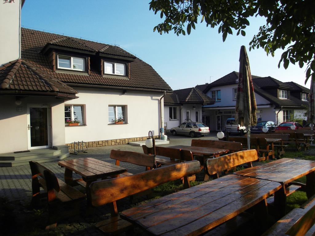 Penzion A Restaurace U Veterana Frenštát pod Radhoštěm Esterno foto